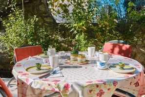 Outdoor dining - Apartment Luce (Mali Losinj)
