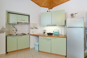 Apartment (A2) | Private kitchen | Fridge, stovetop, espresso maker, electric kettle - Apartment Luce (Mali Losinj)