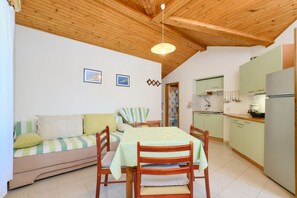Apartment (A2) | Private kitchen | Fridge, stovetop, espresso maker, electric kettle - Apartment Luce (Mali Losinj)