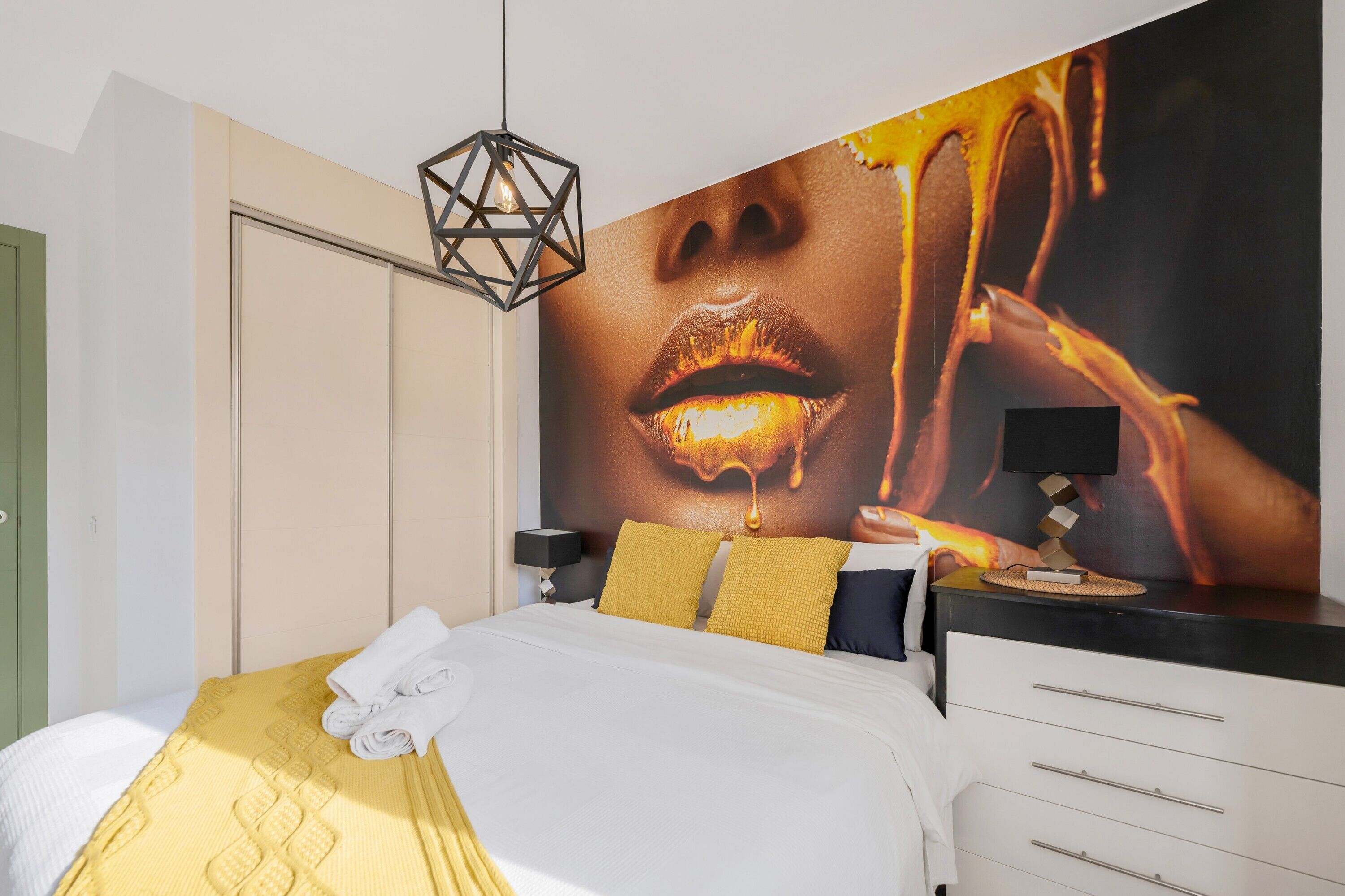 3 makuuhuonetta, silitysrauta/-lauta, Wi-Fi, vuodevaatteet