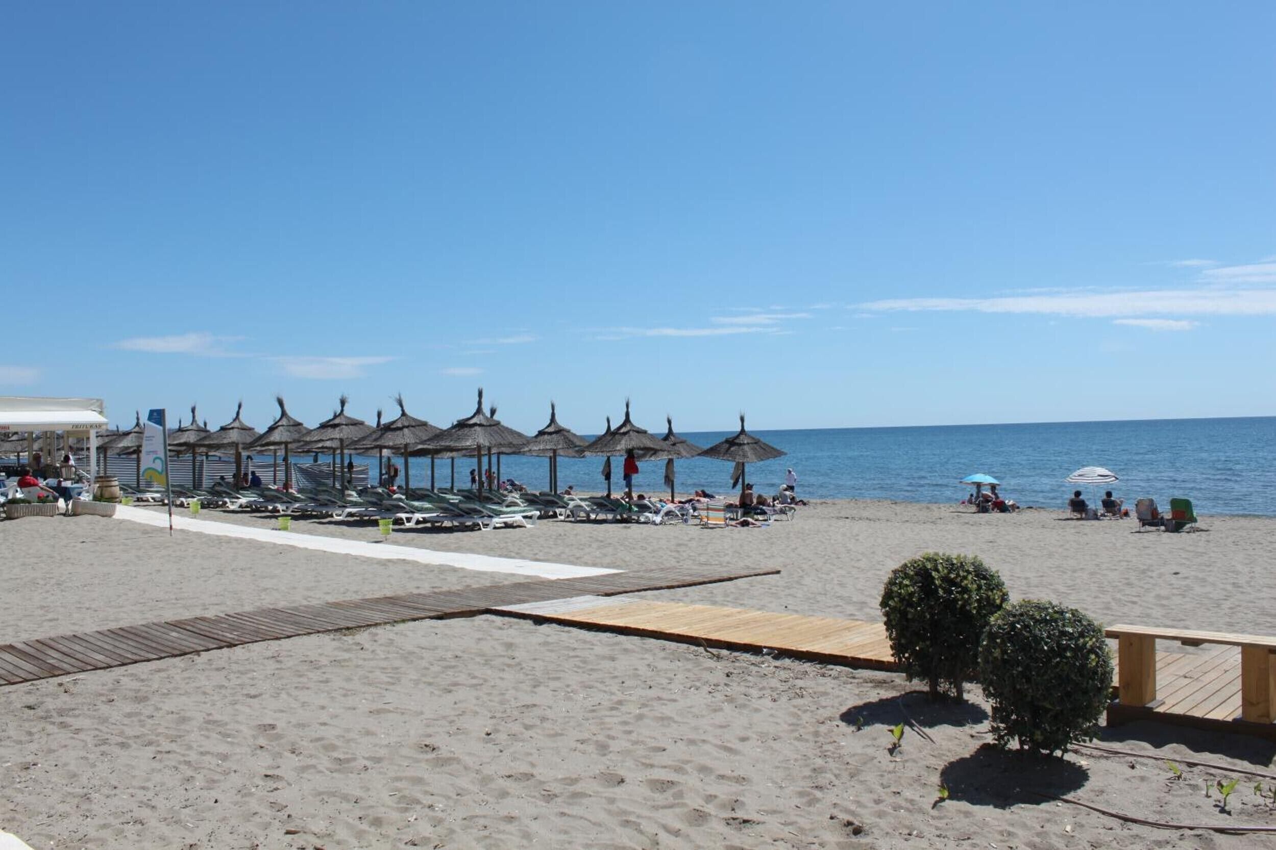 Una spiaggia nelle vicinanze