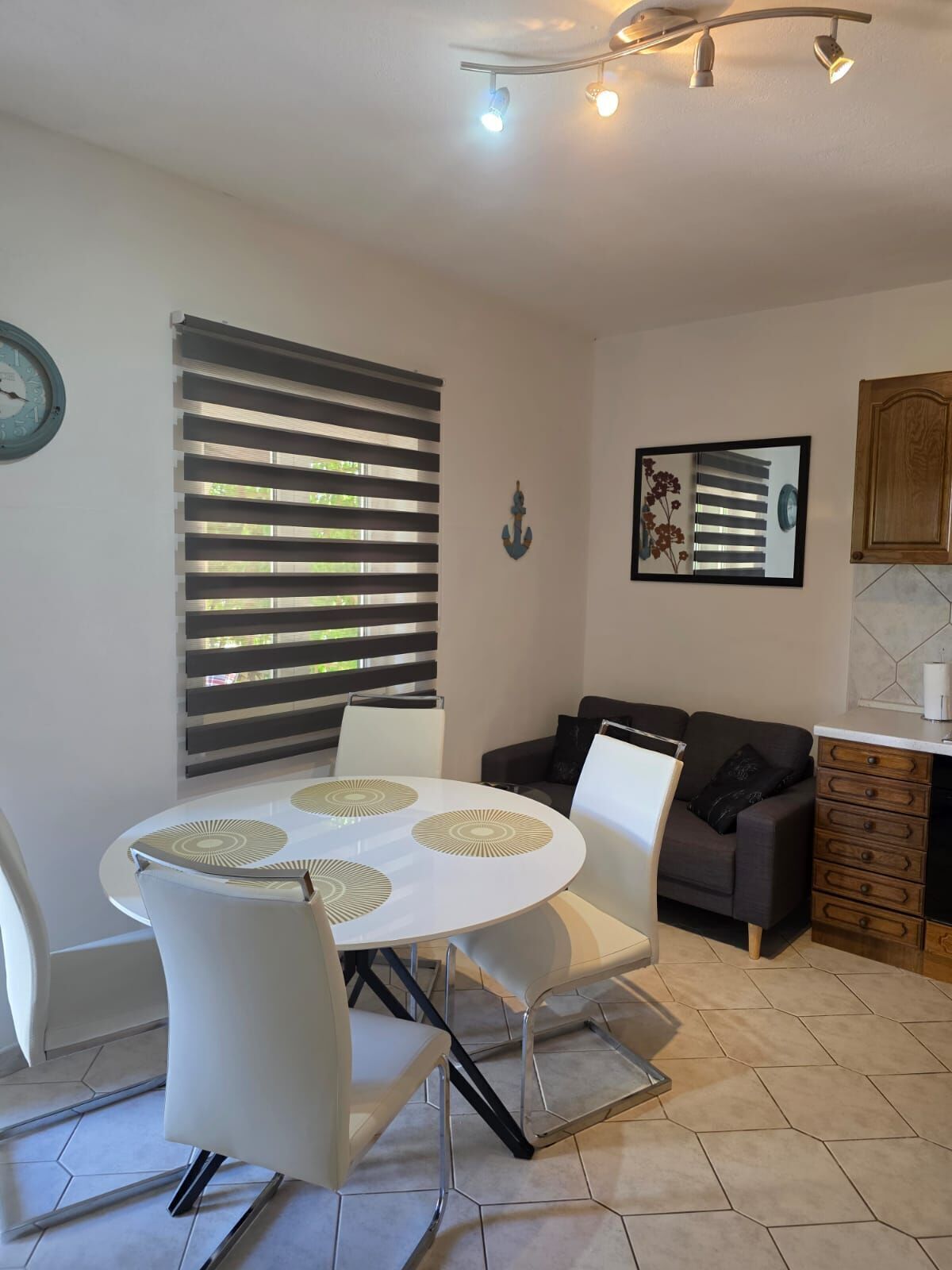 Apartment (A1) | Private kitchen | Fridge, microwave, oven, stovetop