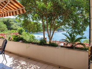 Apartment (A1) | Terrace/patio - Apartment Elena (Postira)