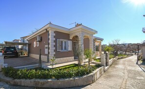 Building design - House Vesnad (Seget)