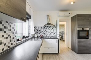 Apartment (A4) | Private kitchen | Fridge, microwave, oven, stovetop - Apartments Edi (Razanac)