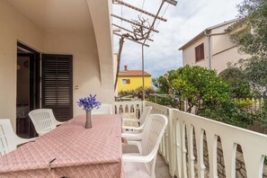 Apartment (A1) | Terrace/patio - Apartments Tonia (Mali Losinj)