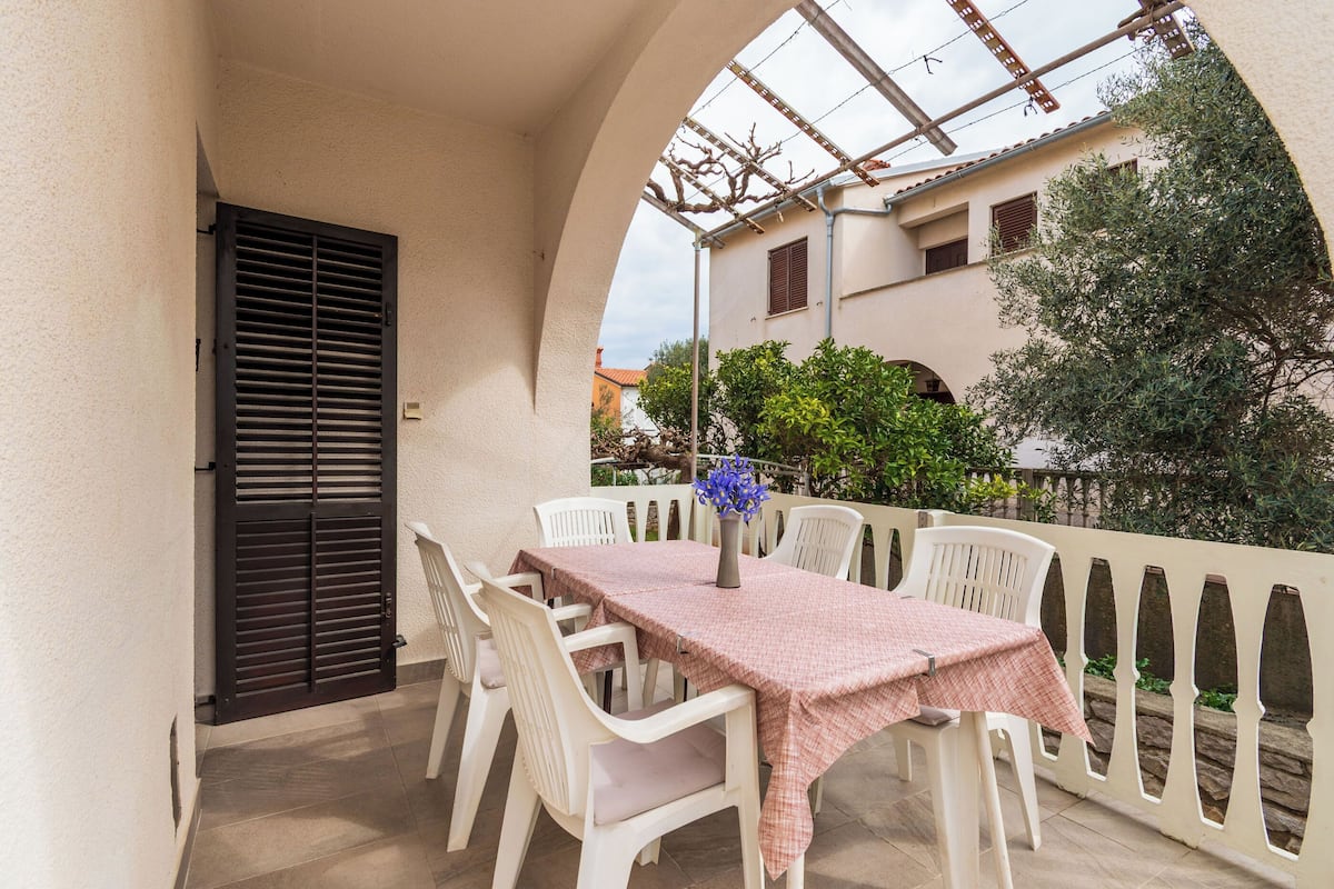 อพาร์ทเมนท์ (A1) | ลานระเบียง/นอกชาน