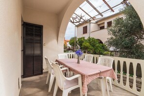 Apartemen (A1) | Teras/patio