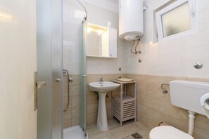Apartment (A1) | Bathroom | Shower - Apartments Tonia (Mali Losinj)