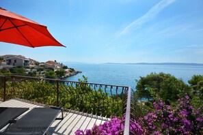 House | Terrace/patio - House Sreca (Okrug)