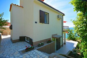 Exterior - House Sreca (Okrug)