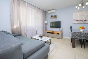 Apartemen (A1) | Ruang keluarga