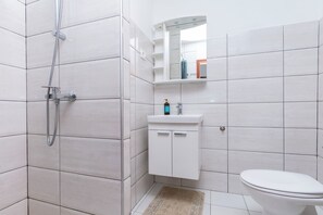Apartment (A1) | Bathroom - Apartment Livr (Podgora)