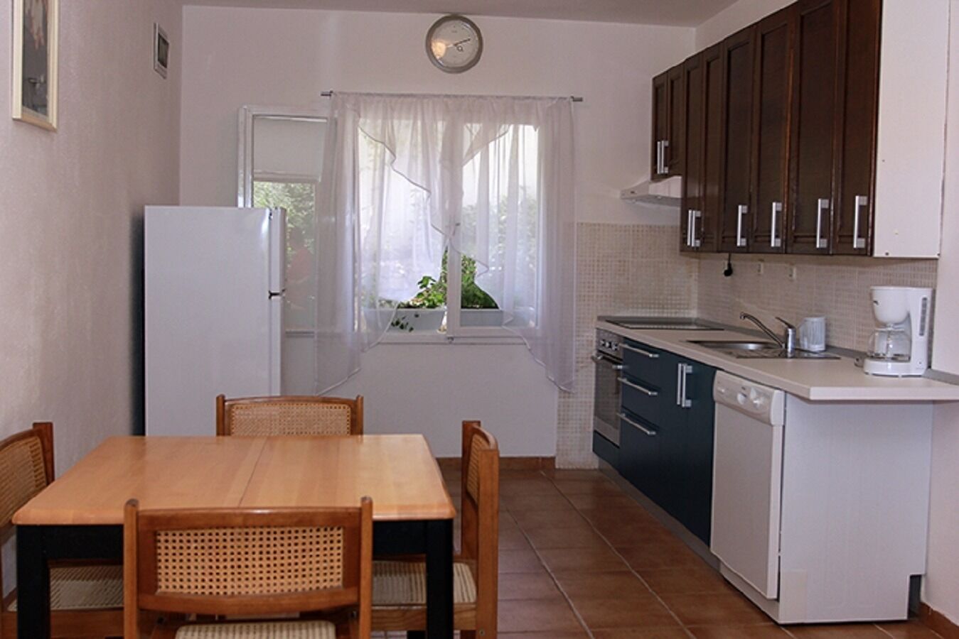 Rumah | Dapur pribadi | Lemari es, microwave, oven, dan kompor