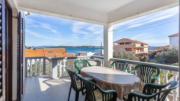 House | Terrace/patio