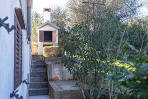 Courtyard - House Milka (Sali)