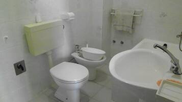 Apartment (A2) | Bathroom