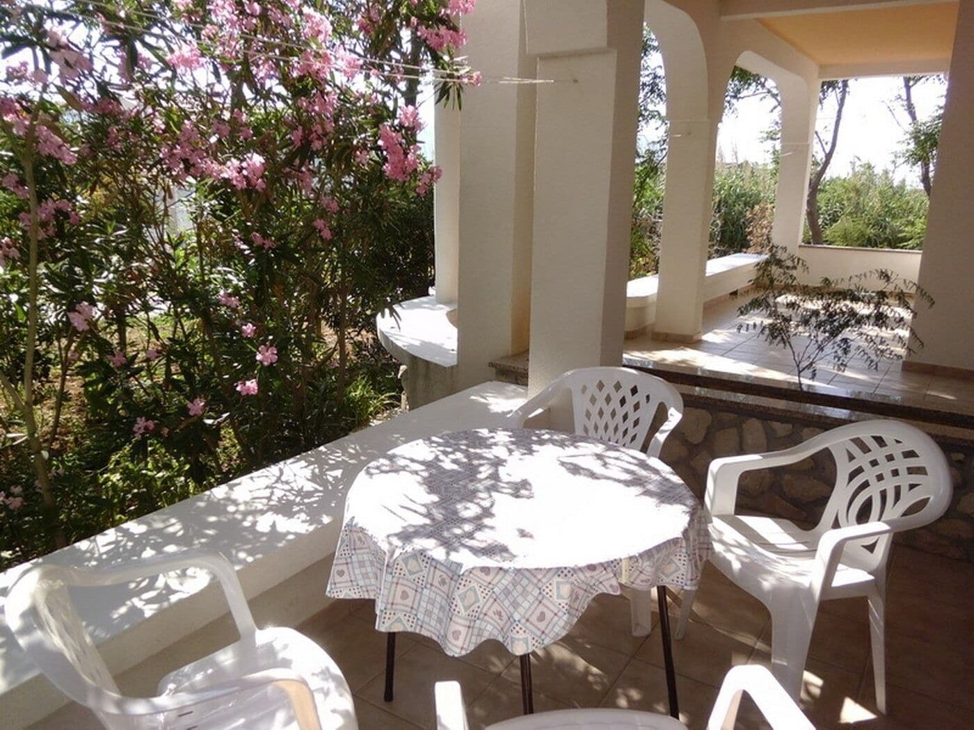 아파트 (A2) | 야외 식당