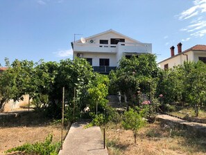 Reka bentuk bangunan