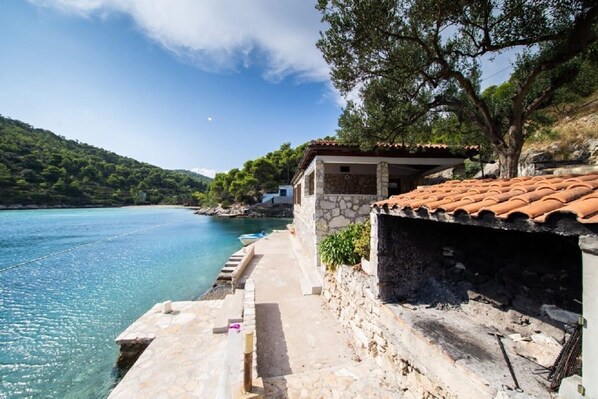 Beach nearby - House Vinkli (Vis)
