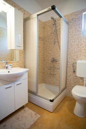 Apartment (A2) | Bathroom | Shower - Apartments Ana (Pag)