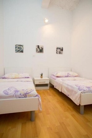 Apartment (A2) | Iron/ironing board, free WiFi - Apartments Ana (Pag)