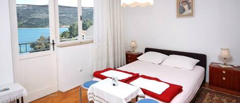 アパートメント (A2)