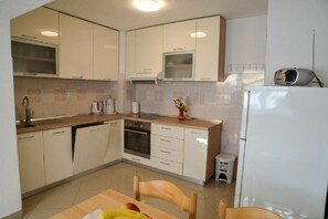 Apartment (A1) | Private kitchen - Apartment Miki (Zadar)