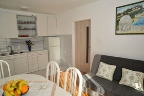 Apartment (A3) | Private kitchen - Apartment Miki (Zadar)