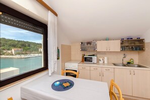 Apartment (A1) | Private kitchen - Apartment Mirni by the sea (Vodice)