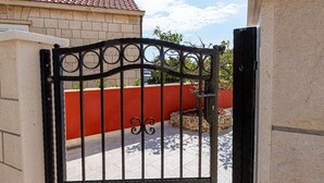 Courtyard - Apartment Mir (Korčula)