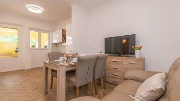 Apartment (A1) | Dining
