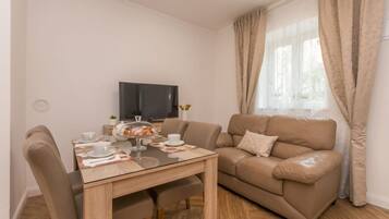 Apartment (A1) | Dining