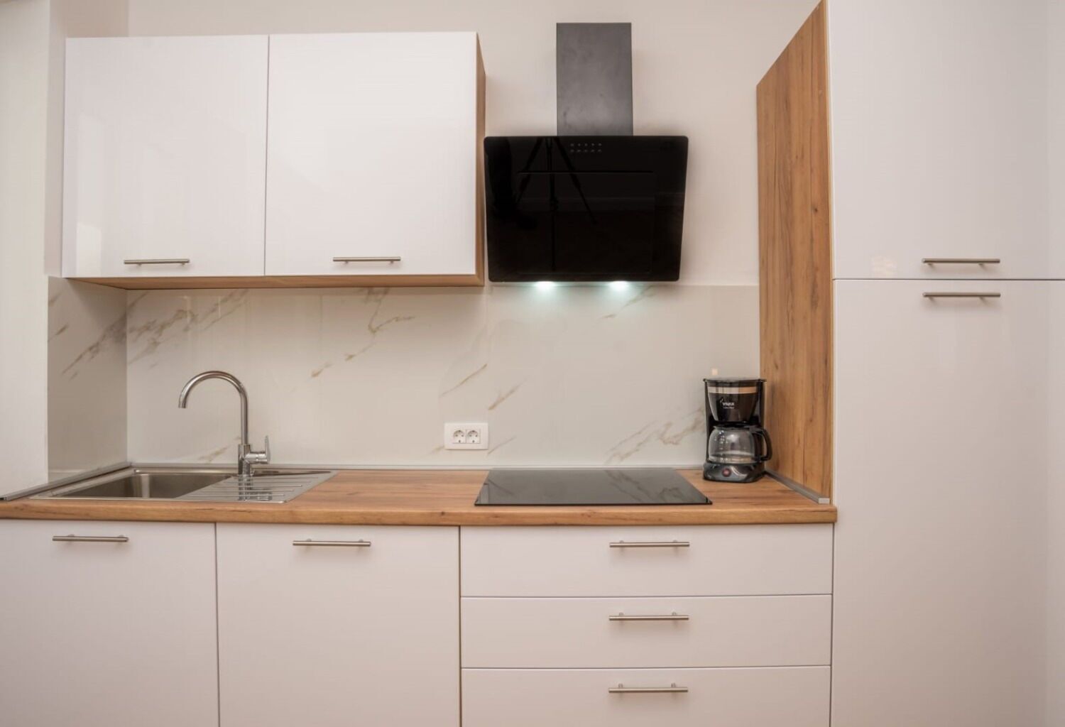 아파트 (A1) | 전용 주방 | 냉장고, 쿡탑, 에스프레소 메이커, 조리 도구/접시/주방 기구