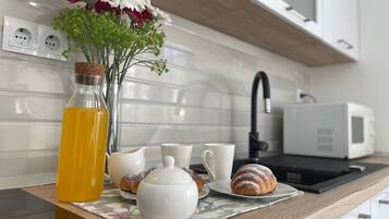 Apartment (A1) | Private kitchen | Fridge, oven, stovetop, espresso maker