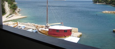 อพาร์ทเมนท์ (A2) | วิวริมน้ำ