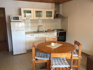 Apartment (A2) | Private kitchen | Fridge, microwave, oven, stovetop - Apartments Durda (Sali)