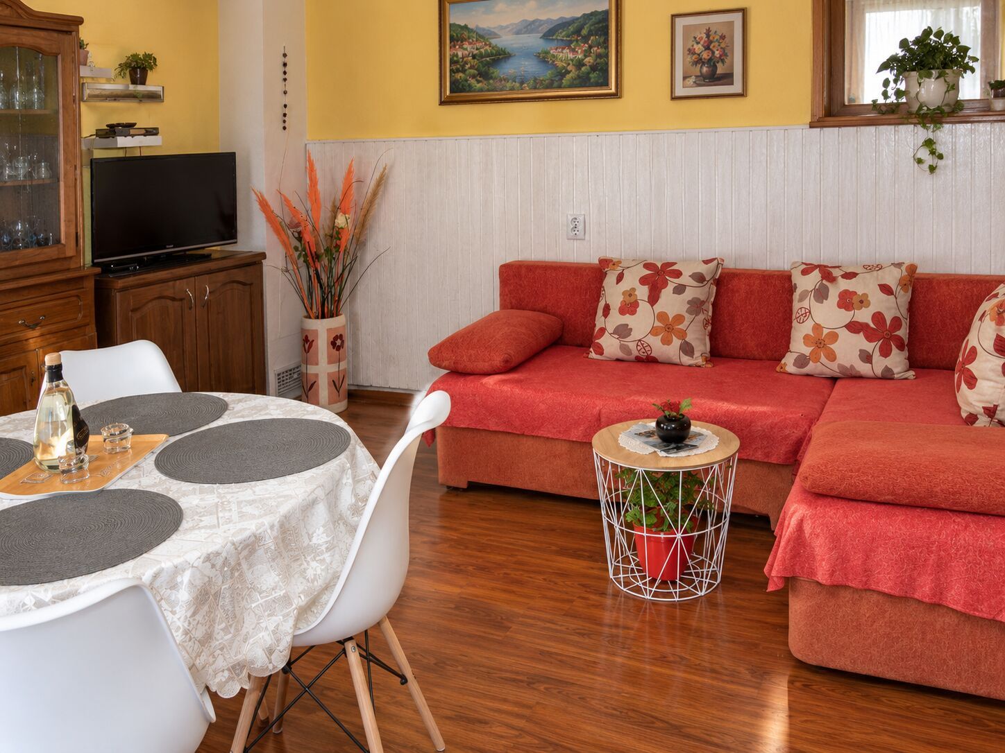 Apartment (A2) | Dining