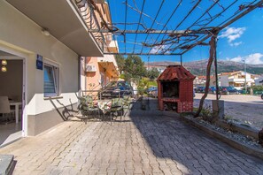 Free self-parking - Apartment Knez 1 (Podstrana)