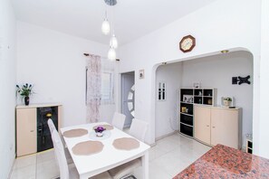 Apartment (A3) | Private kitchen - Apartment Knez 1 (Podstrana)