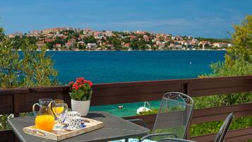 Quang cảnh mặt nước