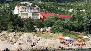 Beach nearby - Apartments Neno (Karlobag)