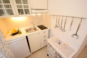 Apartment (A4) | Private kitchen - Apartments Lucky (Orebic)