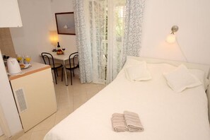 Studio (A2) | Bahagian dalam