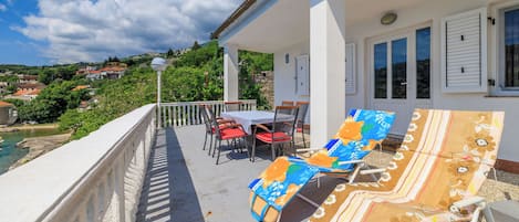 House | Iron/ironing board, free WiFi