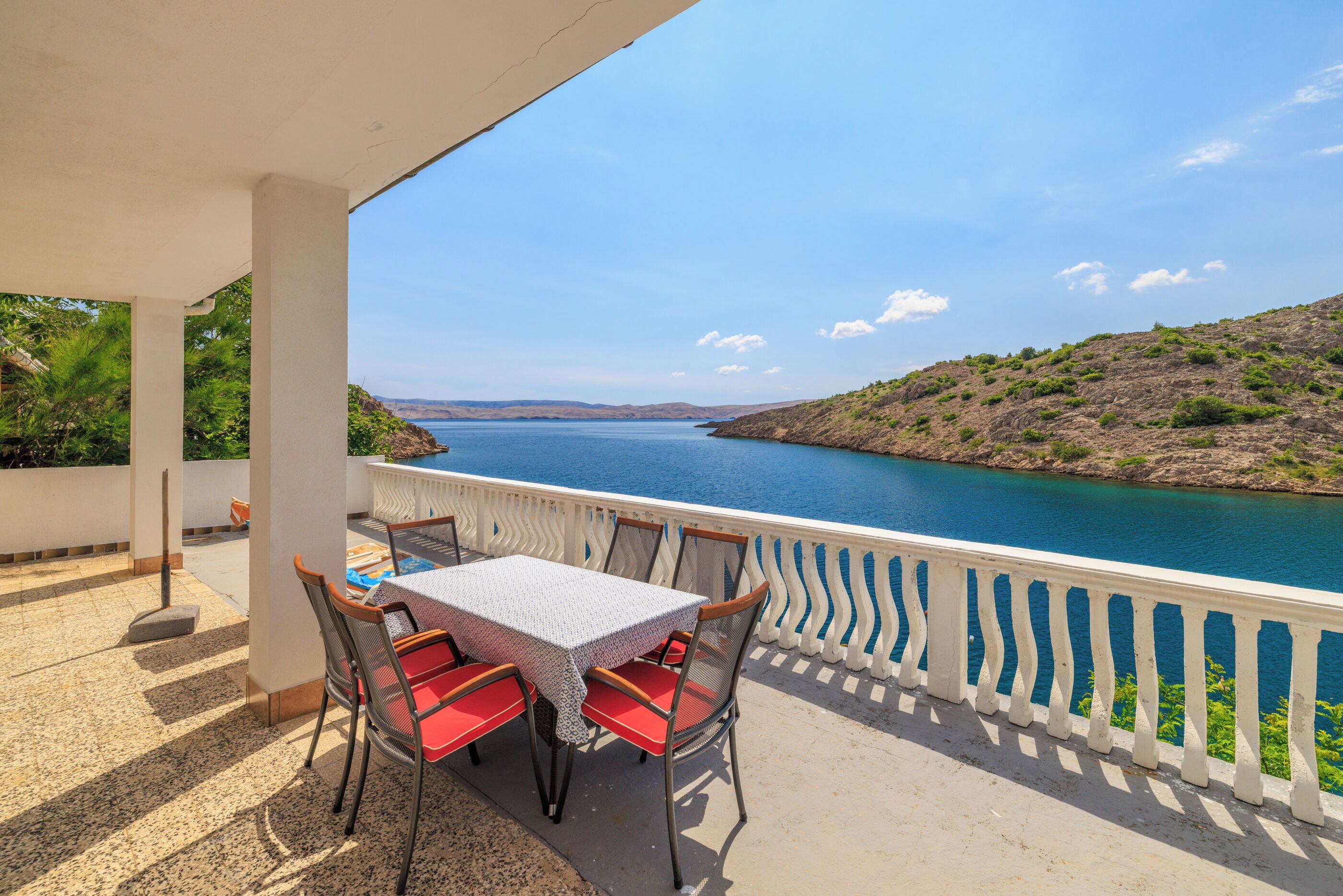 House | Water view