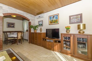 Apartment (A2) | Living room - Apartment Lile (Postira)