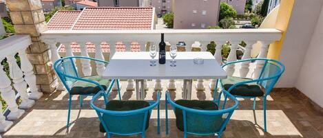 อพาร์ทเมนท์ (A4) | ลานระเบียง/นอกชาน