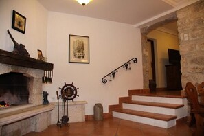 House | Living room | DVD player - House Davor (Sutivan)