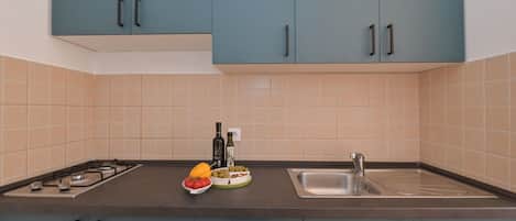 Appartement (A1) | Cuisine privée | Réfrigérateur, plaque de cuisson, machine à expresso